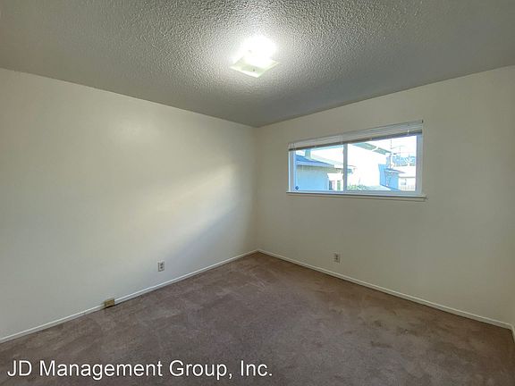 4th image of 5520 Bayview Ave
