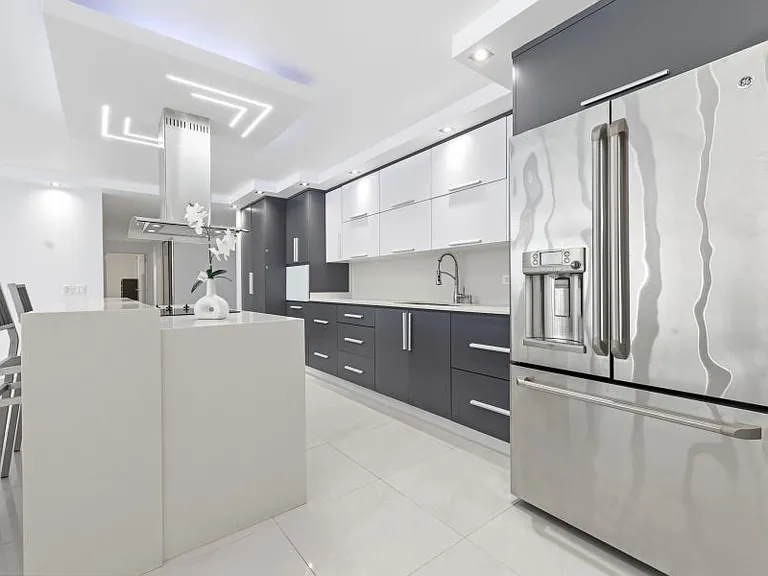 Cond Los Pinos Este 6410 Ave Isla Verde Apt 3A — Photo 6