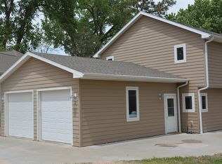 16 El Charman Lake Pl, Gibbon, NE 68840