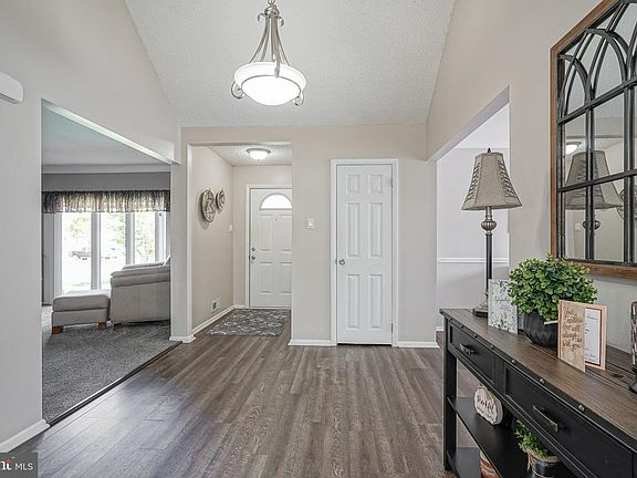 4th image of 3 Pebble Ln