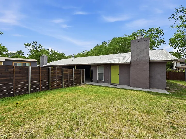 5104 Spruce Cv #A — Photo 1