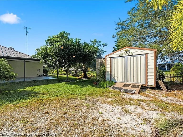 105 Fern Ct — Photo 44