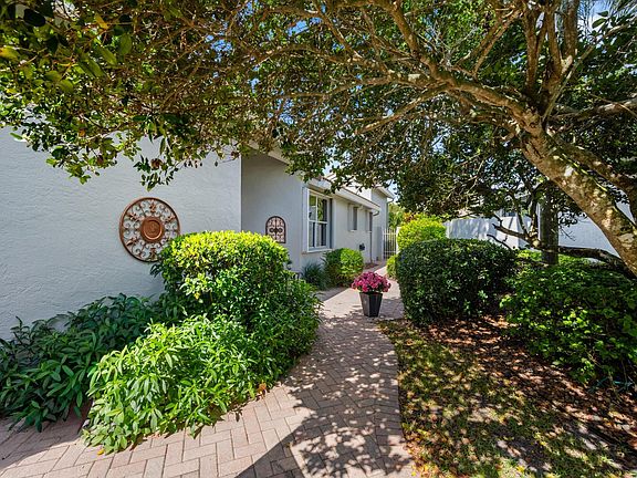4th image of 4730 Carlton Golf Drive