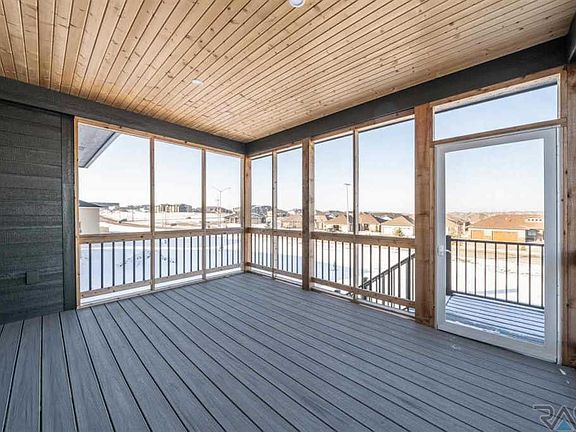 4th image of 1808 W Gray Gables Cir