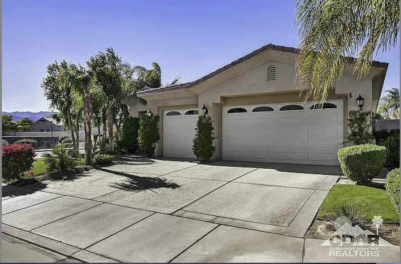 3 bed, 2442 sqft, $5,200 — Photo 3
