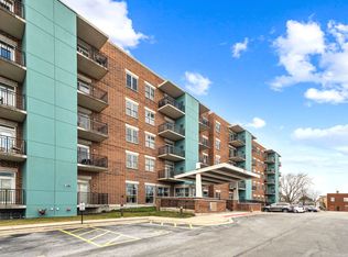 9355 Irving Park Rd APT 404, Schiller Park, IL 60176