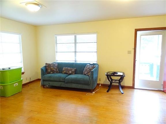 5th image of 903 N 10th St