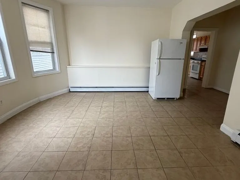 320 Westfield Ave #BASEMENT — Photo 2