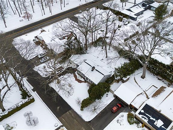 5th image of 17 Hillsdale Dr