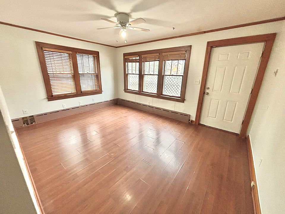 1st image of 830 5th Ave SE APT 1