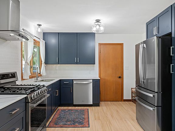4th image of 1426 Graham Ct SE