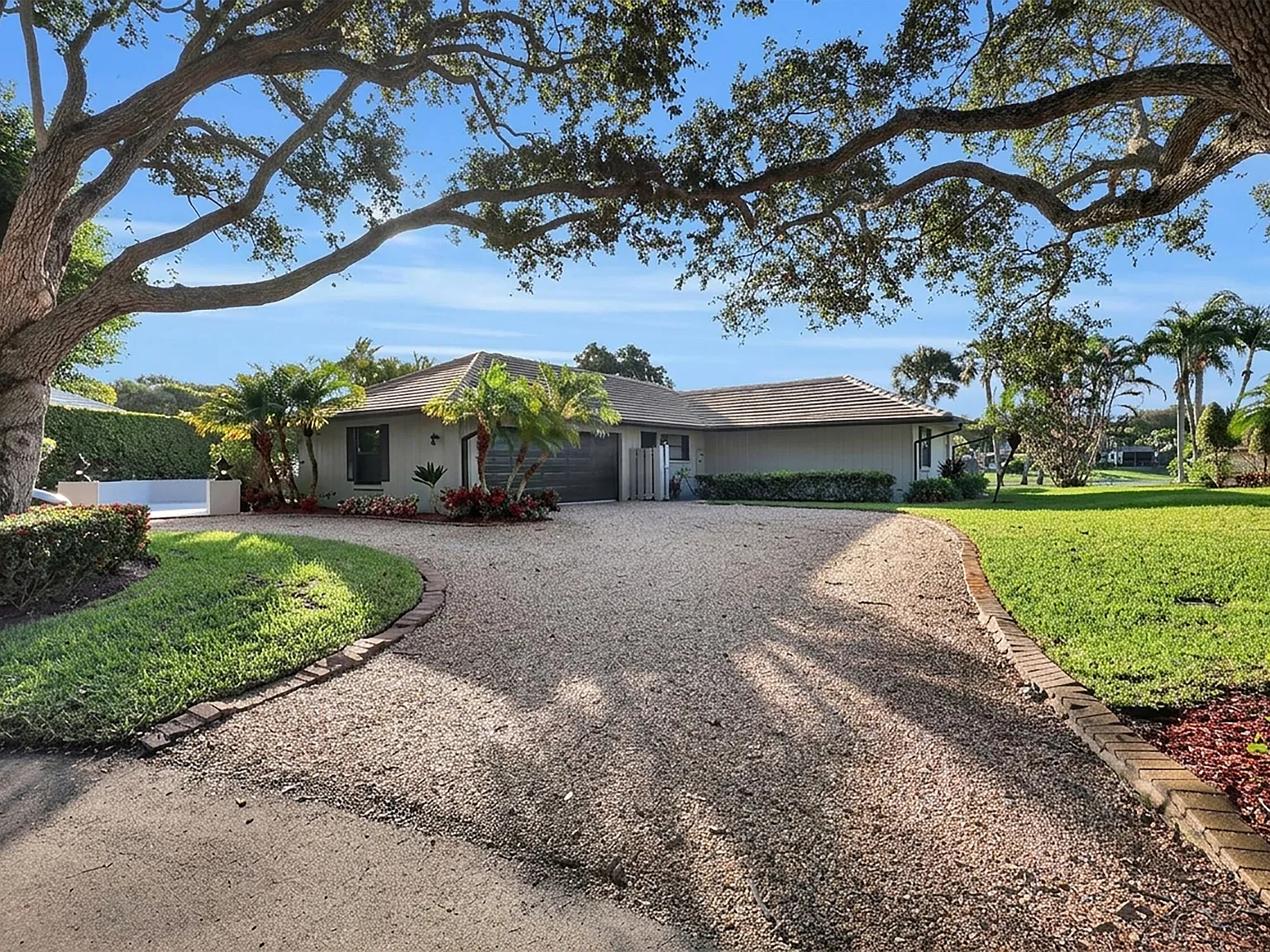 3 bed, 3.5 bath, 2552 sqft, $7,500 — Photo 1