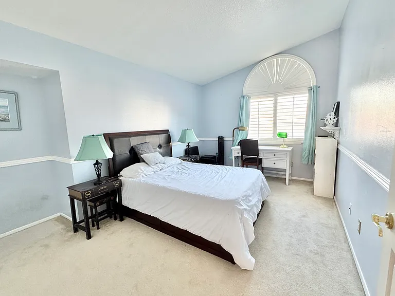 1812 Fox Springs Cir — Photo 16