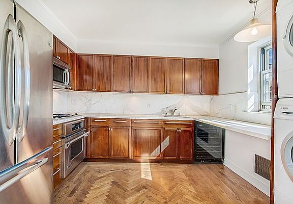 4th image of 40 E 78th St #15C
