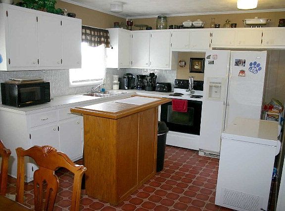 3rd image of 2906 E Yellowstone Dr