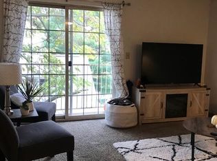 1002 E College St APT 6, Iowa City, IA 52240