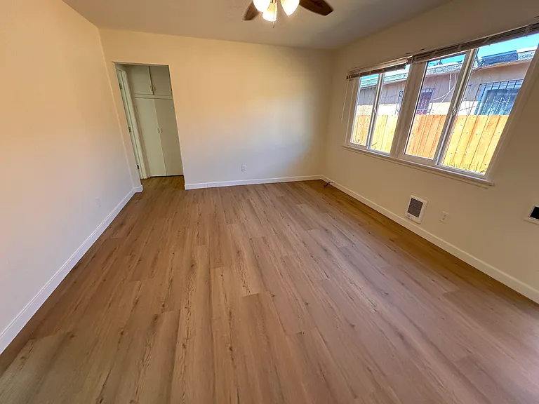 2844 Fairmount Ave — Photo 8