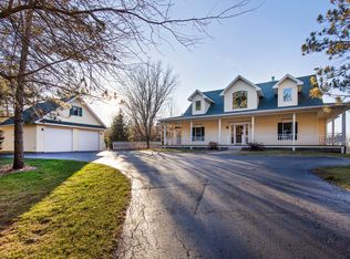 W6574 Hoard Rd, Fort Atkinson, WI 53538