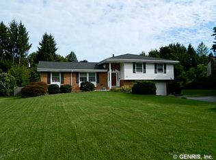 12 Musket Ln, Pittsford, NY