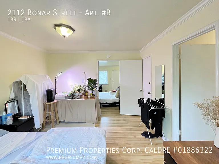 2112 Bonar St #B — Photo 10