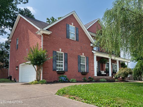 3rd image of 1076 Yosemite Dr