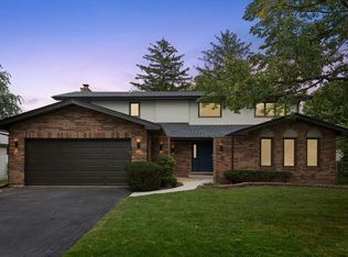 1621 Barry Ln, Glenview, IL 60025