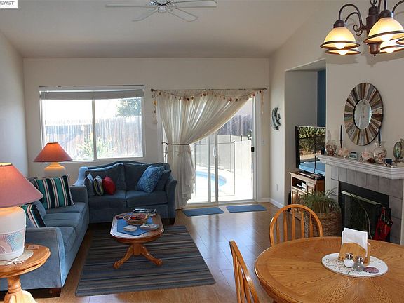 4th image of 1294 Crossroads Dr