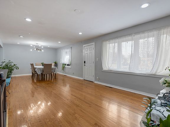 4th image of 2300 Fairfield Ave