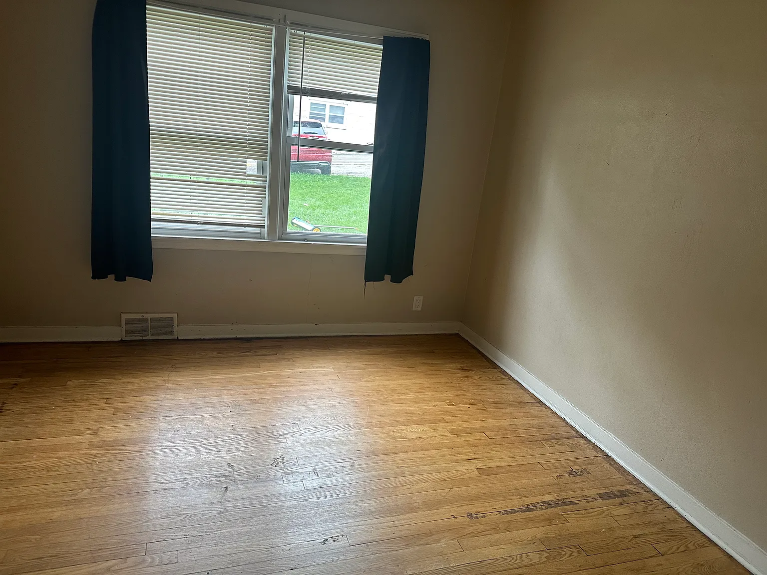 2 bed, 950 sqft, $1,200 — Photo 4