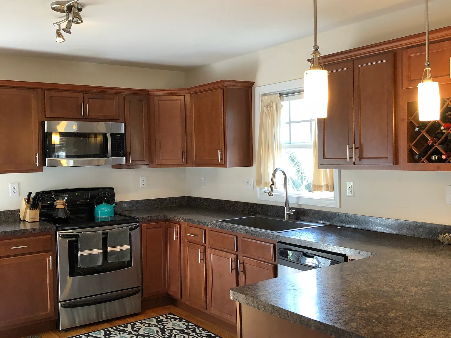 3 bed, 2.5 bath, 1638 sqft, $2,695 — Photo 4