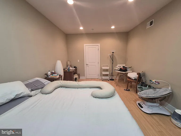 2544 Montrose St — Photo 18
