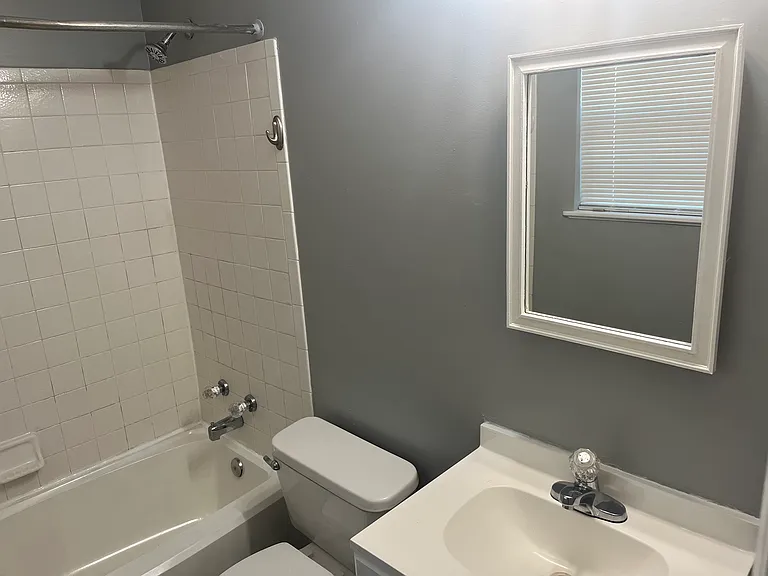 821 Winslow Way — Photo 7