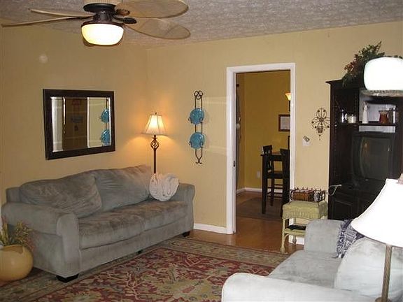 5th image of 32 Park Terrace Dr