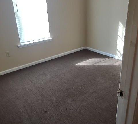 5th image of 1624 Lexington Cir