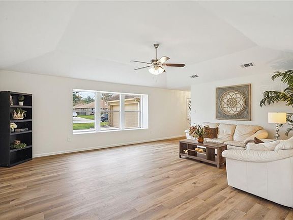 4th image of 323 Westminster Dr