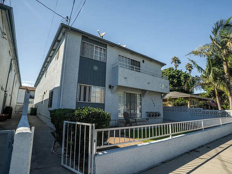 1509 S Palos Verdes St #3 — Photo 1