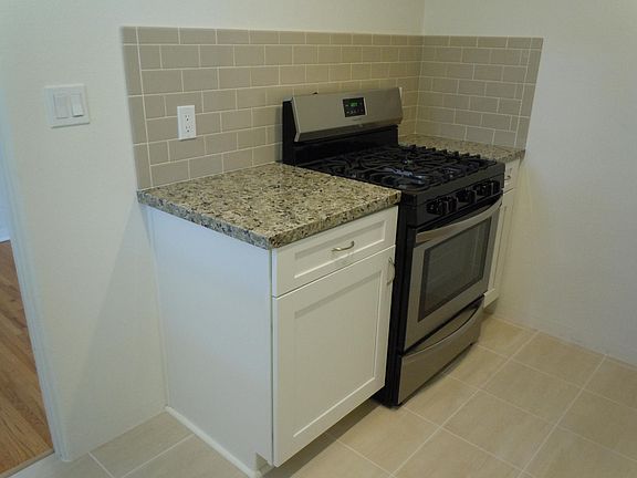 4th image of 732 W Upas St