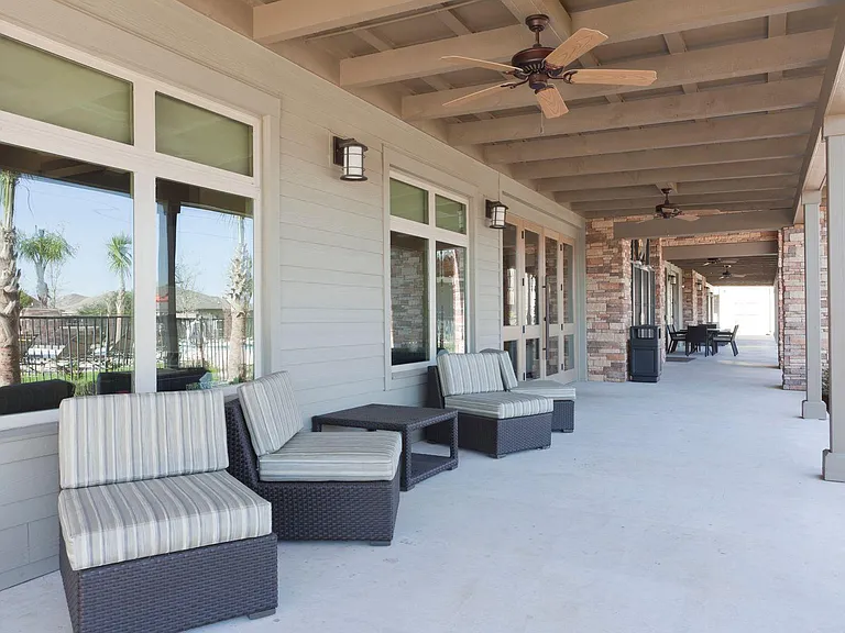 Santa Anna Apartments — Photo 19