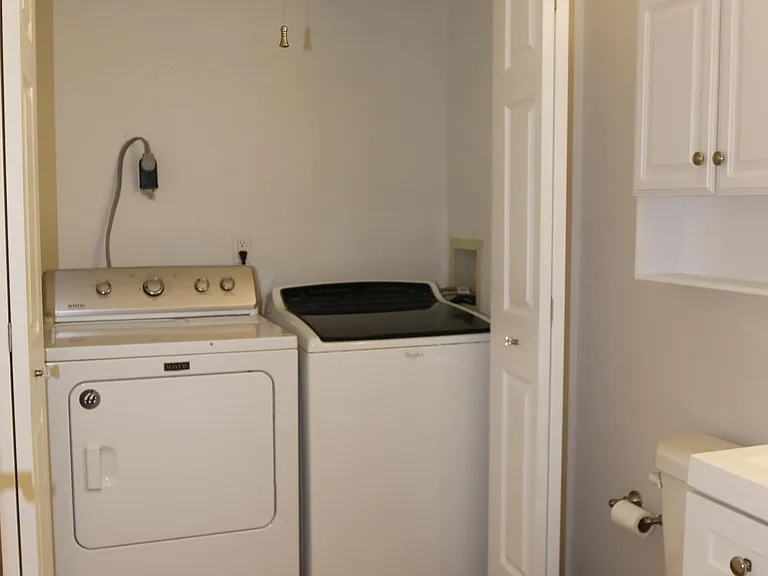 1 Lexington Ct — Photo 8