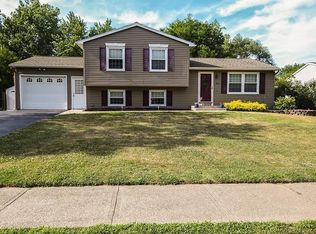 40 Spring Tree Ln, Rochester, NY 14612