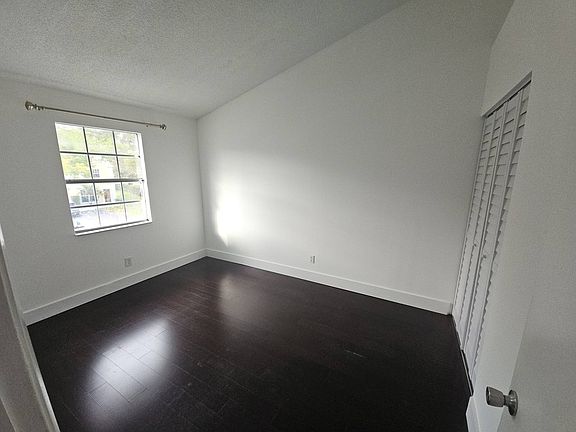 4th image of 2925 Belmont Ln