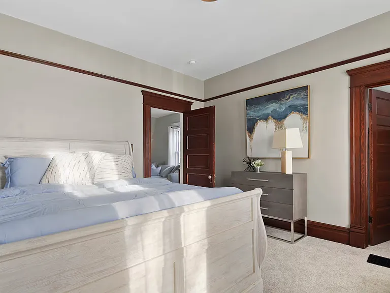 1216 W Franklin St — Photo 20