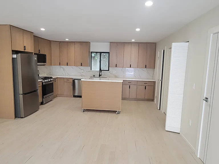 1427 S Shenandoah St #1425 — Photo 2
