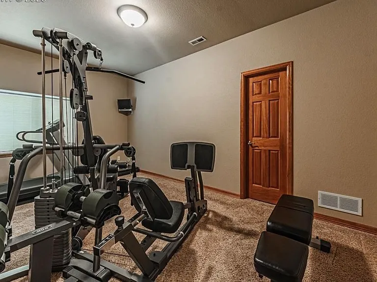 1630 Oakmont Dr — Photo 24