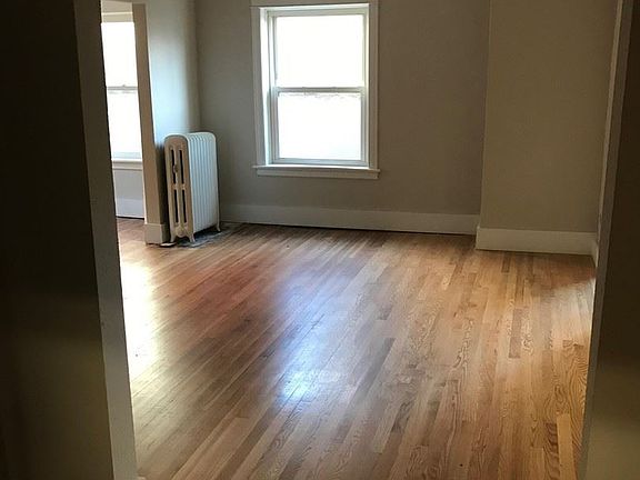 5th image of 1932 E Kenilworth Pl APT 19