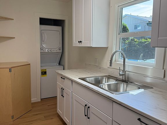 5th image of 362 Wilson St S