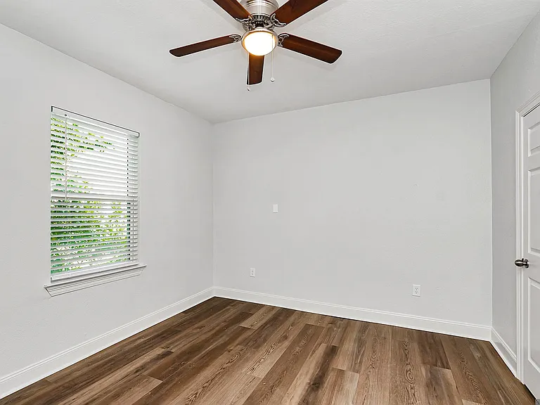2645 Seneca St — Photo 11