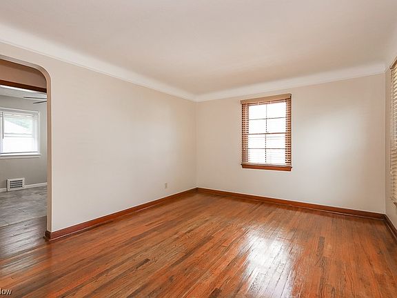 5th image of 12112 Darlington Ave