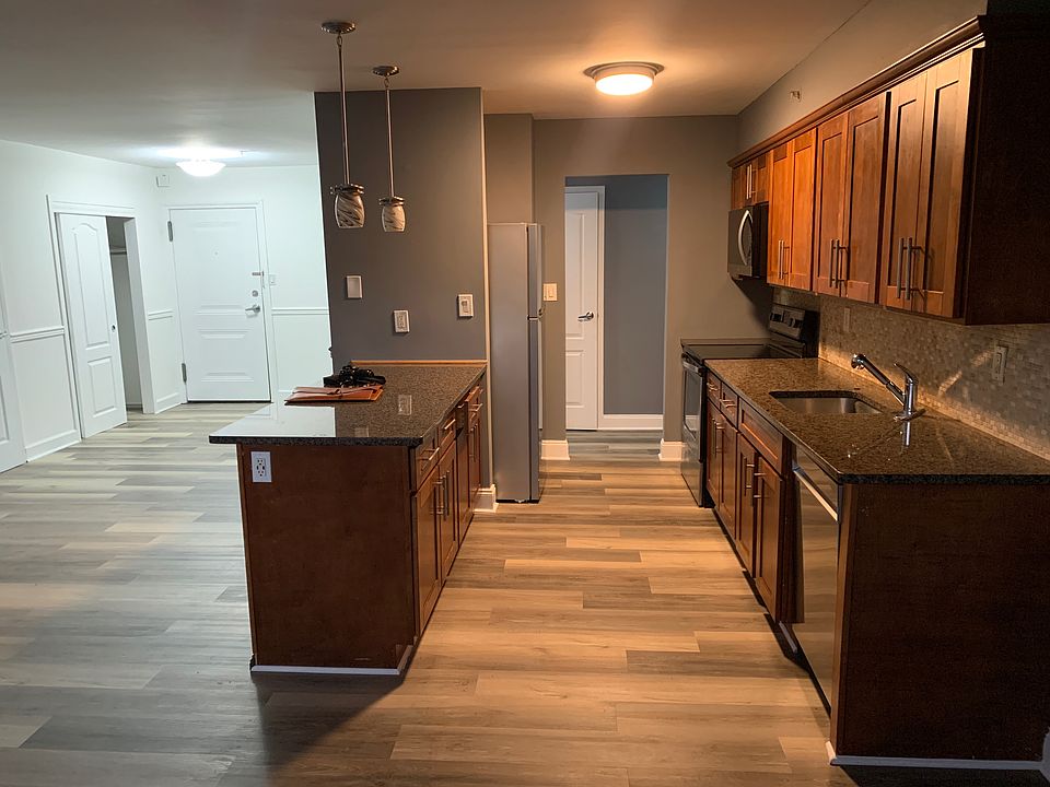 1st image of 60 Parkway Dr E #Ld