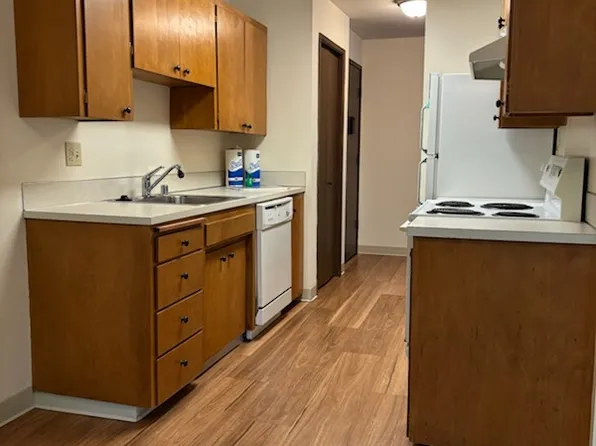 Legend House, 9700 Roosevelt Way NE #302, Seattle, WA 98115